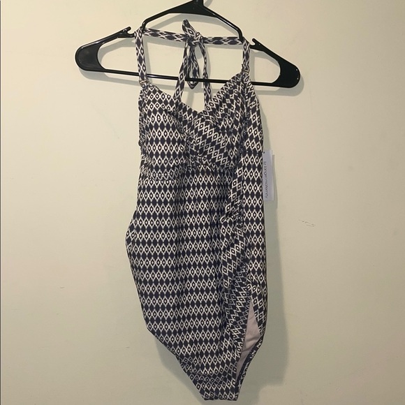 Womens New Liz Lange Maternity One Piece Swimsuit - Picture 2 of 7
